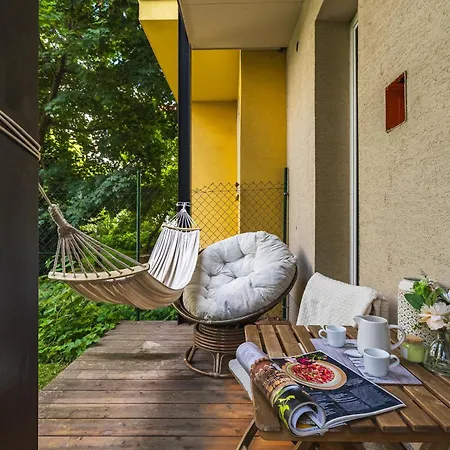 Urban Oasis - Medic Garden Apartment