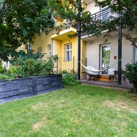 Urban Oasis - Medic Garden Apartman